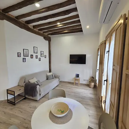 En Casco Historico Con Vistas A La Iglesia