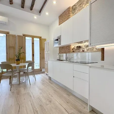 En Casco Historico Con Vistas A La Iglesia *