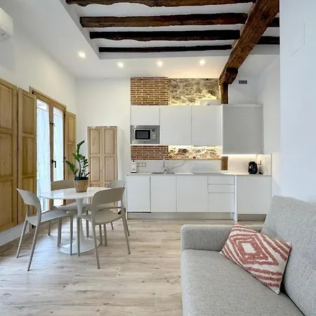 En Casco Historico Con Vistas A La Iglesia