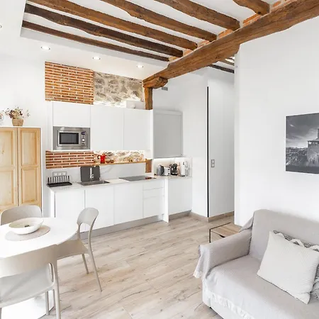 En Casco Historico Con Vistas A La Iglesia *