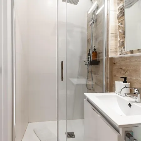 En Casco Historico Con Vistas A La Iglesia