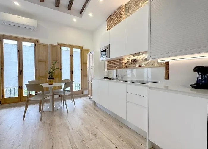 En Casco Historico Con Vistas A La Iglesia *