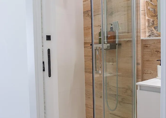 En Casco Historico Con Vistas A La Iglesia Castro Urdiales