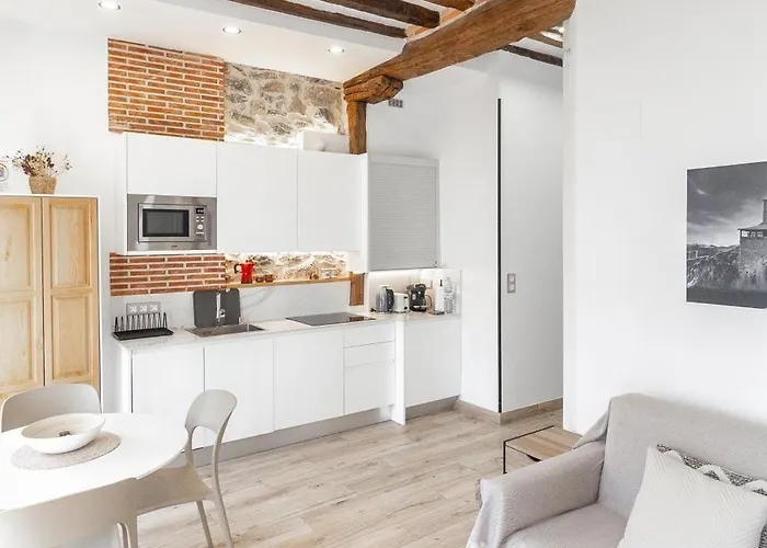 En Casco Histórico Con Vistas A La Iglesia *