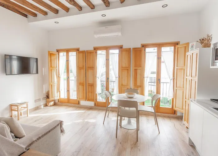 En Casco Histórico Con Vistas A La Iglesia Apartamento *