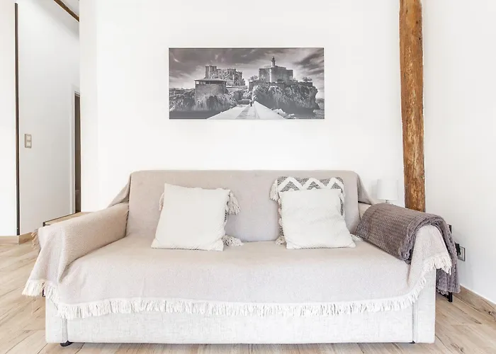 En Casco Histórico Con Vistas A La Iglesia Castro Urdiales